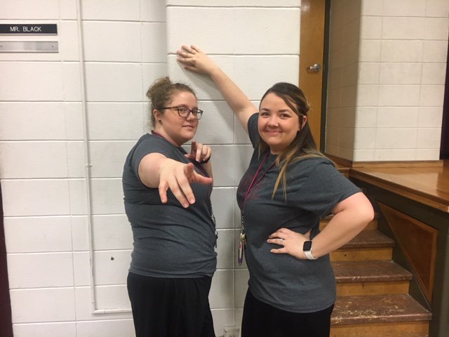 mary_sithu's tweet photo. Spirit Week - Twin Day @conwayJCPS Meet the amazing, fun-loving, and Conway's Cool Talented Twins @KelsieWiedmar and @drakescience8 Love them! @ConwayMSLibrary @JCPS_Boss @cmudd19 https://t.co/5lozdIl4rn