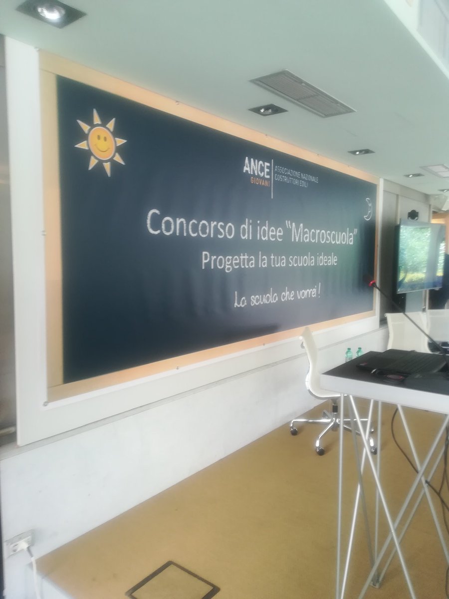 #Macroscuola anche quest'anno una bellissima premiazione con tanti ragazzi emozionati e insegnanti motivatissimi! Grazie  <a href="/ANCEgiovani/">ANCEgiovani</a>, è sempre bello tornare! ❤️ <a href="/rex_regina/">Charles and Camilla</a> <a href="/Valeblanche/">Valentina Bianchi</a>