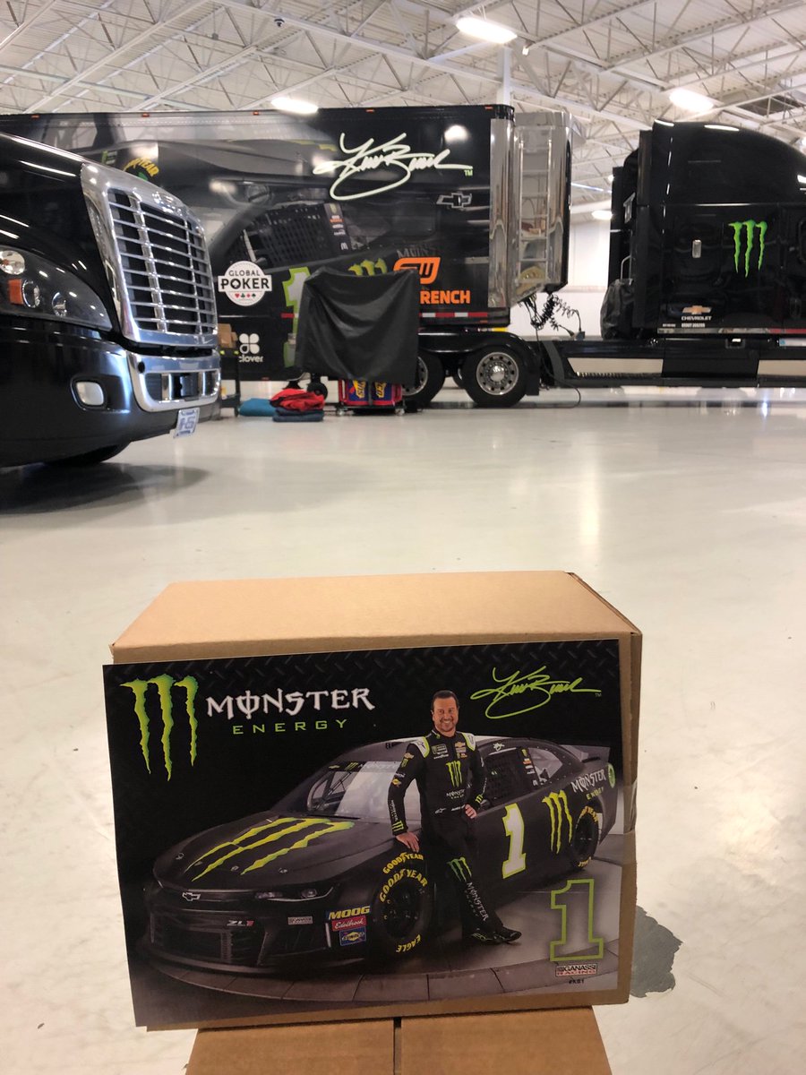 cover2group's tweet photo. New #1 Monster hero cards for Kurt Busch. #WhosNext @fswag18 #MonsterEnergy https://t.co/fOCDMHtFvZ