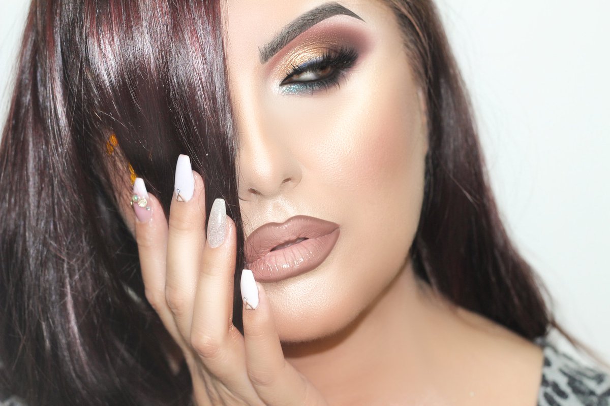 glam_by_mk's tweet photo. When I'm trying to be professional model in magazine 😂😂 😂
Eyes: @bhcosmetics artistry palette @ABHcosmetics sultry palette
Foundation: @hudabeauty in shortbread
@MACcosmetics whisper of gilt
chroma glow @SigmaBeauty 
Brows:  @norvina1 brow pomade in Ebony https://t.co/4D2VeznOQH