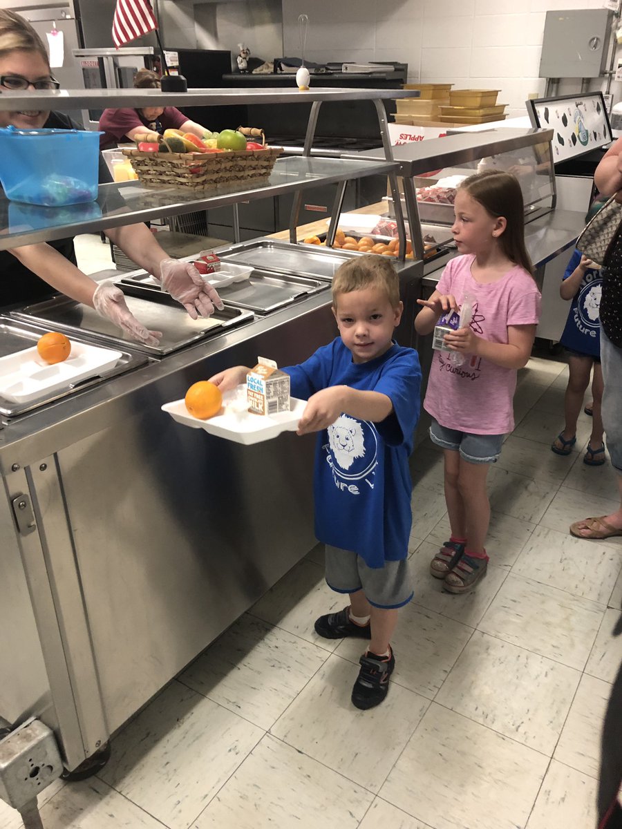 OconnorKimm's tweet photo. our incoming kindergarteners joined us for breakfast today class of 2032#Lovelearnlead#LittlelionsMGE https://t.co/yDUEStMNLo
