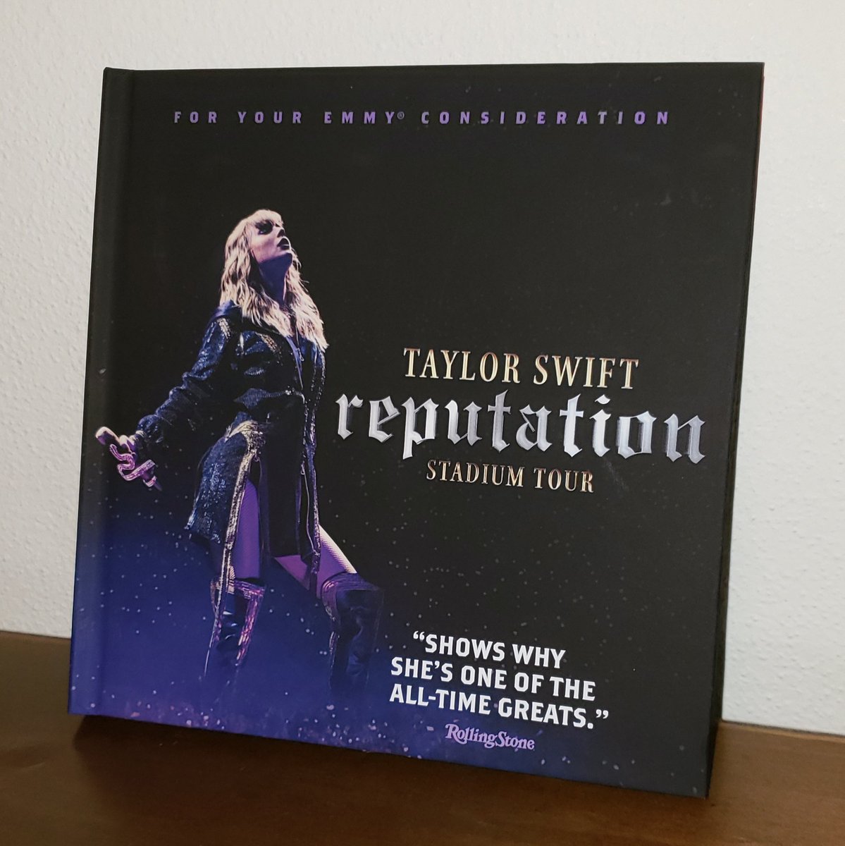 readyforwhit's tweet photo. LOOK. WHAT. ARRIVED. Now I dont have to worry about the day they take it off of Netflix! ❤❤#tswift #taylorswiftfan #taylorswift #taylor #ts #ts7 #taylor_swift #netflix #swift #missswift #tayloralisonswift #taylurking #reputationtour #reputationstadiumtour #taylorswiftney https://t.co/dBRRcWFMHo