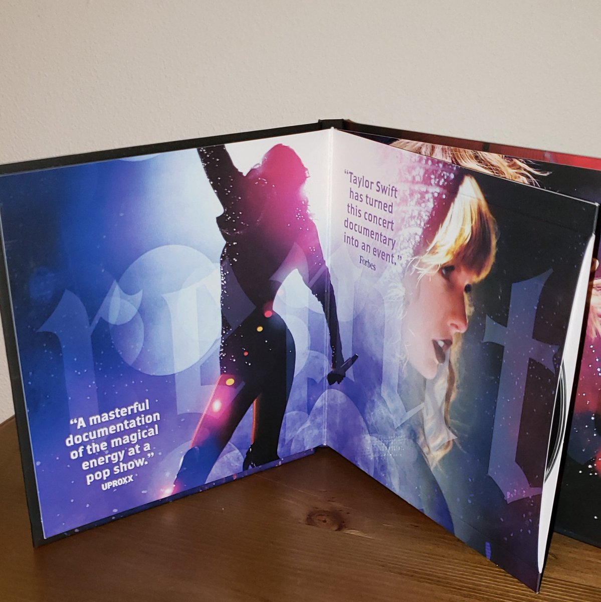 readyforwhit's tweet photo. LOOK. WHAT. ARRIVED. Now I dont have to worry about the day they take it off of Netflix! ❤❤#tswift #taylorswiftfan #taylorswift #taylor #ts #ts7 #taylor_swift #netflix #swift #missswift #tayloralisonswift #taylurking #reputationtour #reputationstadiumtour #taylorswiftney https://t.co/dBRRcWFMHo