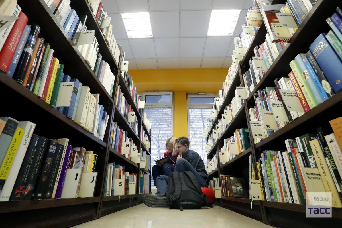 Работа библиотек с иноагентами. Работа библиотек с иноагентами. Работа библиотек с иноагентами. Свидание с книгой вслепую в библиотеке. Книги иноагентов в библиотеках.