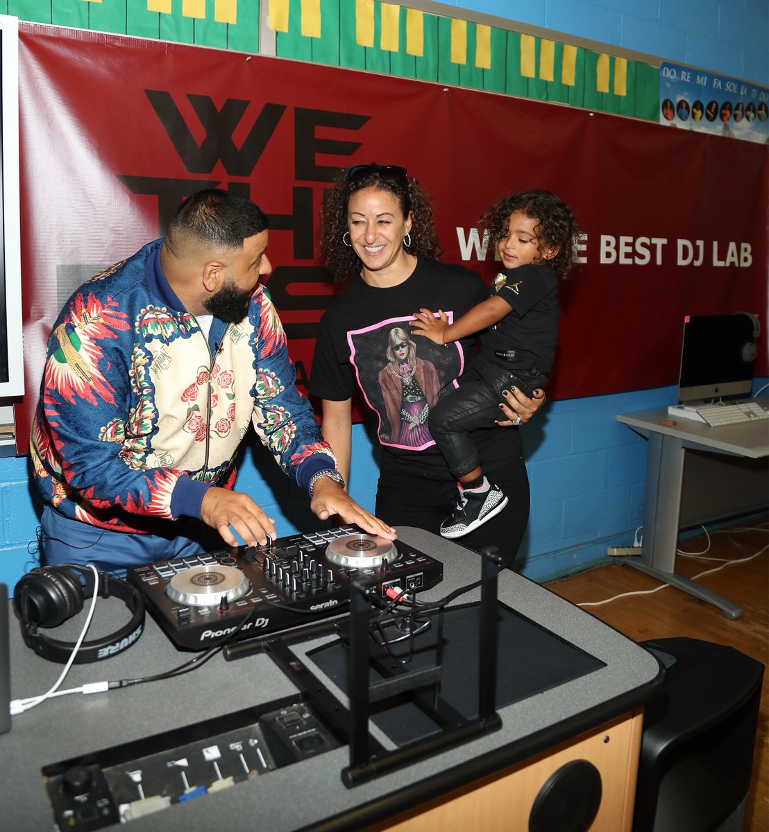 savethemusicfdn's tweet photo. As the teacher showed how to use our #MusicTechGrant equipment, he played a @djkhaled song, which queued him to enter the classroom! Students asked about his career journey, creative process & words of advice. What an exciting & inspiring day! #TBT @WeTheBestFDN @HSPublicService https://t.co/ELwlr7goAr