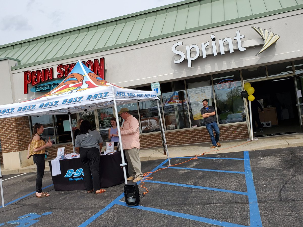 EnasFaddah_JO's tweet photo. Come one to Sprint @UWGullRd. While we are buzzing with the B. #B93.7
#RadioRemote #Sprint
@UWDMJoel @krisspragg @MichaelMiess1 @JamalAqel https://t.co/2d1MH3M7bQ
