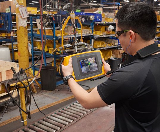 zoneindustrie's tweet image. Fluke lance une nouvelle caméra acoustique ultrasonore qui permet d'assurer la détection et la localisation immédiate des fuites d'air comprimé et de vapeur bit.ly/2EdRCYN @FlukeCorp #camera #ultrason #dectection #fuite