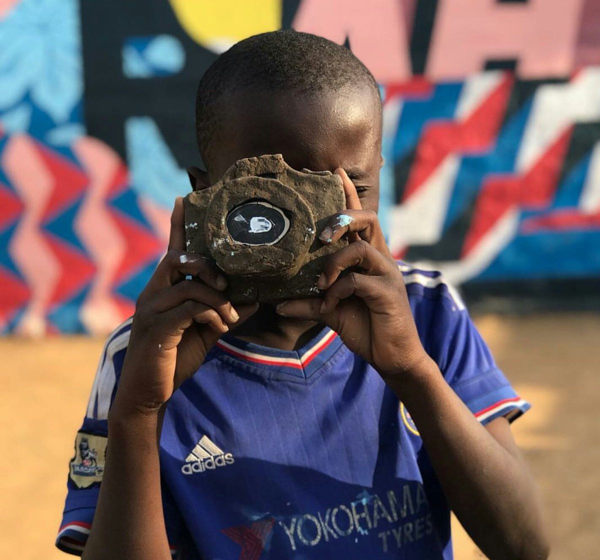ea_guides's tweet photo. Hello travelers and to those it may concern @dariusdossantos is looking for this young boy pictured posing with a clay made camera. His name is DAVID and dreams to be a photographer.

Using 👉🏾 #HelpUsFindDavid let's join in the search

Retweet widely till we find him

📸 courtesy https://t.co/3VmdUQZCuP