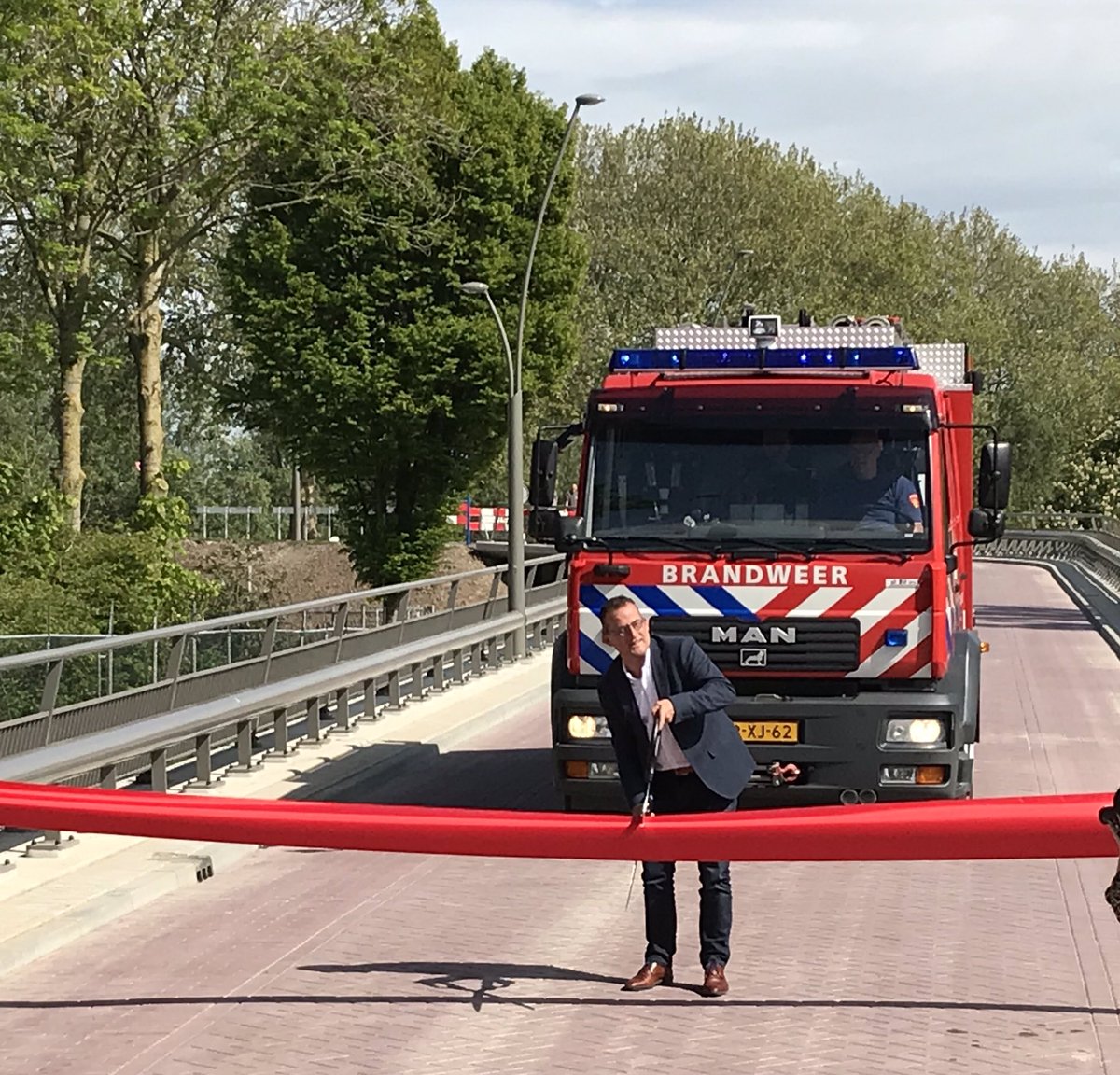 AdvanDuin's tweet photo. Vanmiddag feestelijke opening van de Tweede ontsluitingsweg in Arkel https://t.co/G4Jr4XMVJ8