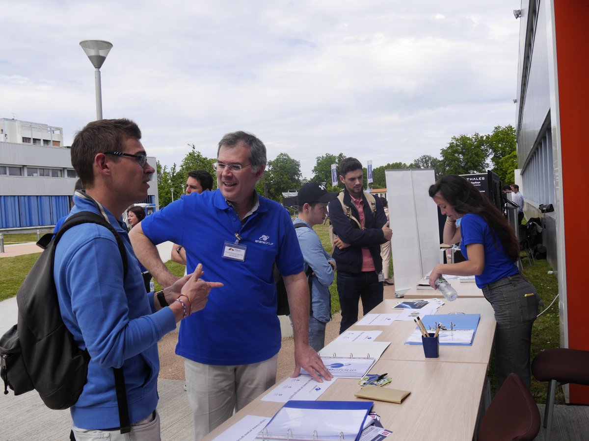 ArtsetMetiers_'s tweet image. #DéfenseAM
Les entreprises @ArianeGroup, #Roxel et @thalesgroup étaient présentes aujourd'hui sur le campus #ArtsetMétiers de #Bordeaux pour présenter leurs innovations technologiques au service de la #Défense et les carrières possibles pour nos #ingénieurs