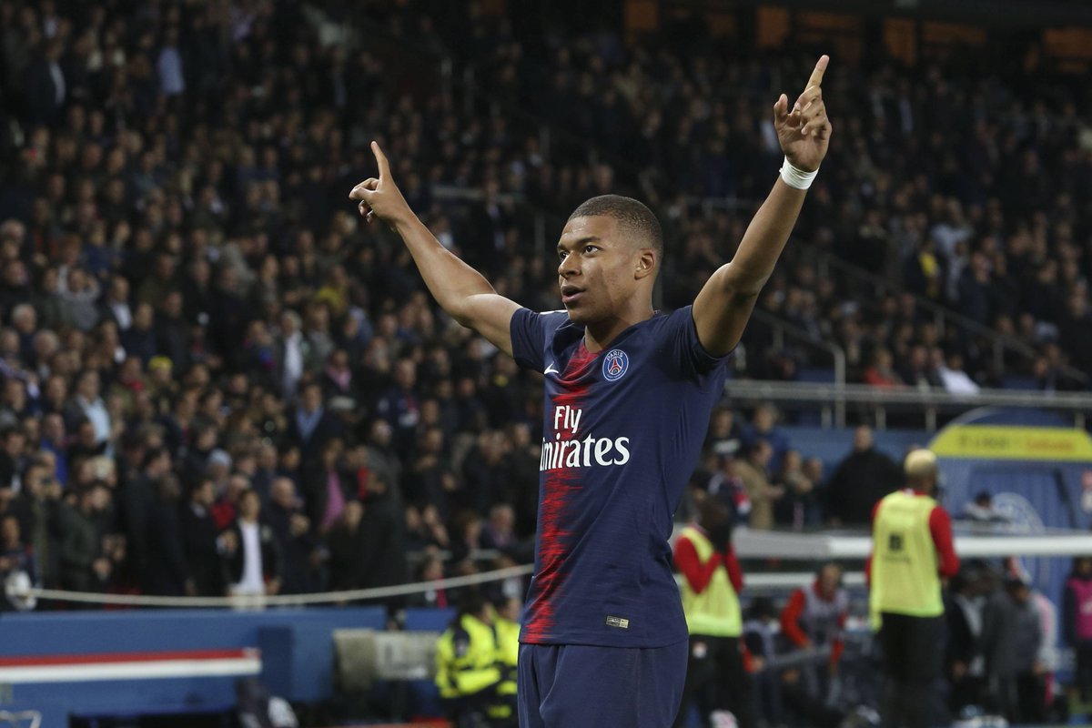 FootyAccums's tweet photo. ESPN have named their top 10 players in world football under the age of 21:

1. Kylian Mbappé
2. Jadon Sancho
3. Matthijs de Ligt
4. T. Alexander-Arnold
5. Kai Havertz
6. Vinícius Júnior
7. Frenkie De Jong
8. Gianluigi Donnarumma
9. Marcus Rashford
10. Luka Jović

Thoughts? https://t.co/UYD5PEZ5mC