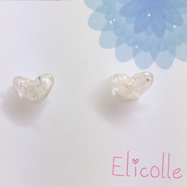 TE_accessories's tweet photo. シンプルな小粒ピアス。
磨りガラス加工のものや花びら※石などで同じ模様はひとつもありません。
1度見に来きくださいね✩
#デザインフェスタ49 #デザフェスJ79 #デザフェス 
来月はパリであるJapan Expoに出展します⸜❤︎⸝‍ https://t.co/eGKNcKEPSY