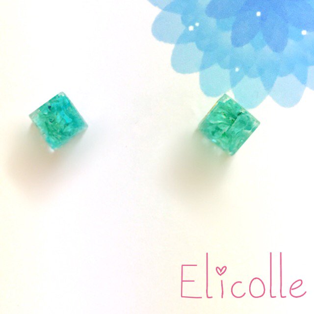 TE_accessories's tweet photo. シンプルな小粒ピアス。
磨りガラス加工のものや花びら※石などで同じ模様はひとつもありません。
1度見に来きくださいね✩
#デザインフェスタ49 #デザフェスJ79 #デザフェス 
来月はパリであるJapan Expoに出展します⸜❤︎⸝‍ https://t.co/eGKNcKEPSY