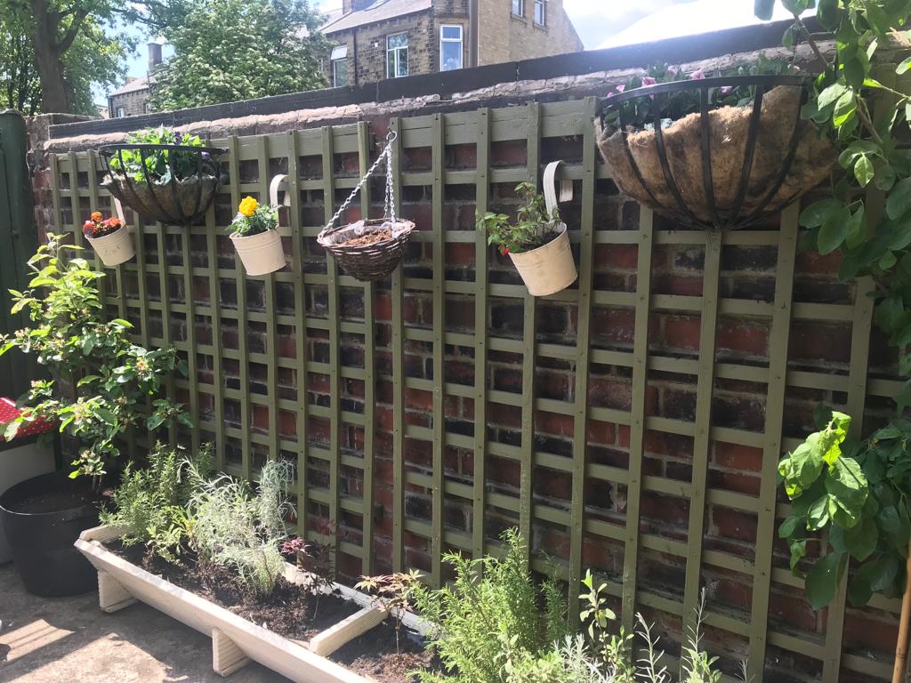 Mencap_Kirklees's tweet photo. These fabulous volunteers from @LV Huddersfield have been today &amp; transformed our @waverleycafe courtyard garden. 🌱🌷

The courtyard is looking lush, ready for al fresco dining this Summer!

Thank you for the plant donations from our supporters &amp; Tesco Community Cooking School https://t.co/ZMTt1sNuDS