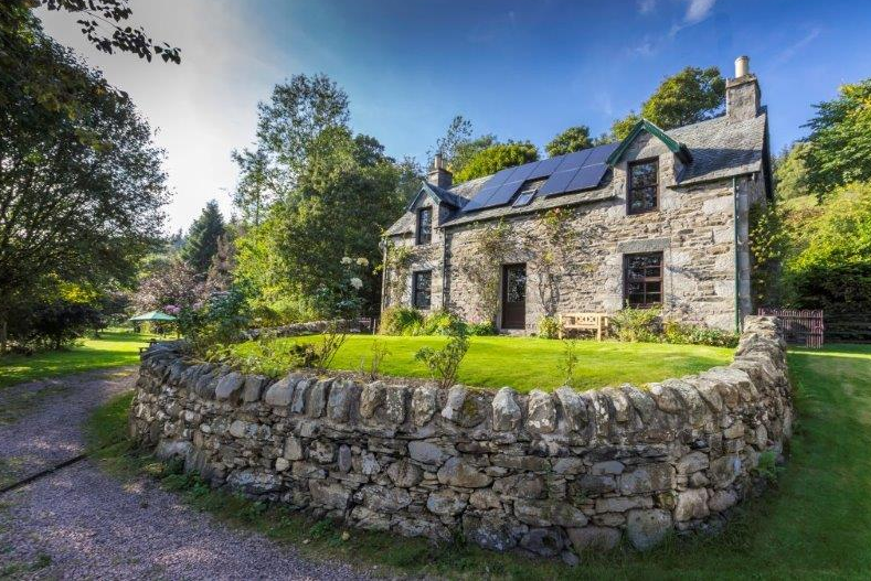 WeAcceptPets's tweet photo. "Brilliant, #relaxing long weekend. #Beautifulcottage &amp; fantastic facilities with loads of room to walk the dogs in the enclosed grounds. Beautiful views overlooking the #RiverTay."
 
Accepts 🐶
https://t.co/qgzPio6oke

#GuestReview #Perthshire #HolidayCottage #DogWalks #Scotland https://t.co/eZhcA7WGMC