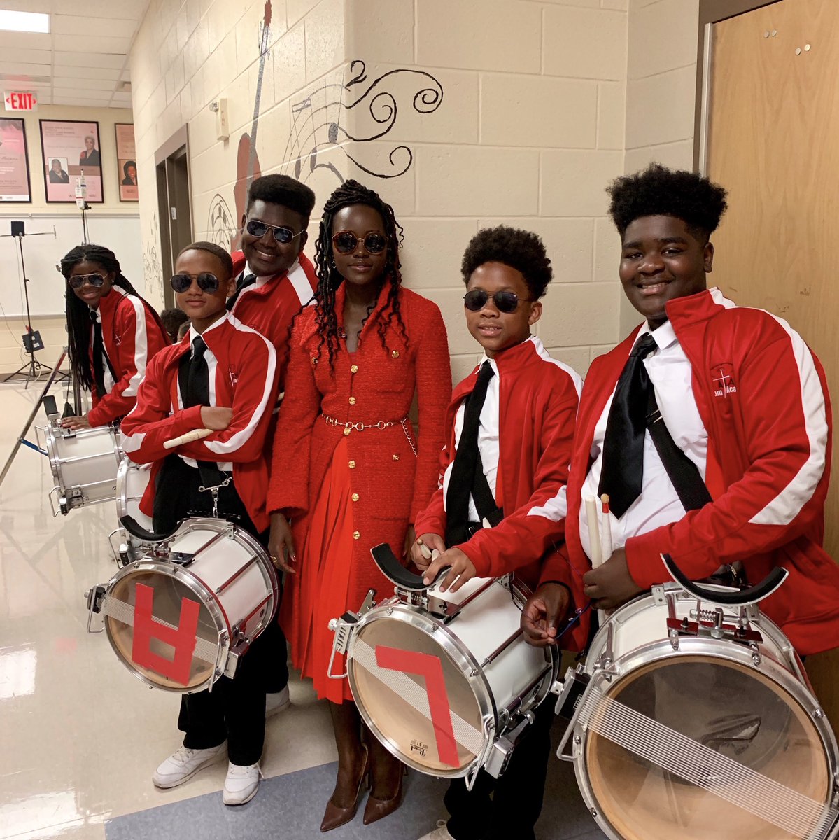 Lupita_Nyongo's tweet image. Drumroll, please! Flyest entrance ever with the @ATLDRUMACADEMY1 on @GMA! ❤️ Thank you Coretta Scott King Young Women’s Leadership Academy for having me! I see you, and your future is ✨! #ISeeMe @DonorsChoose