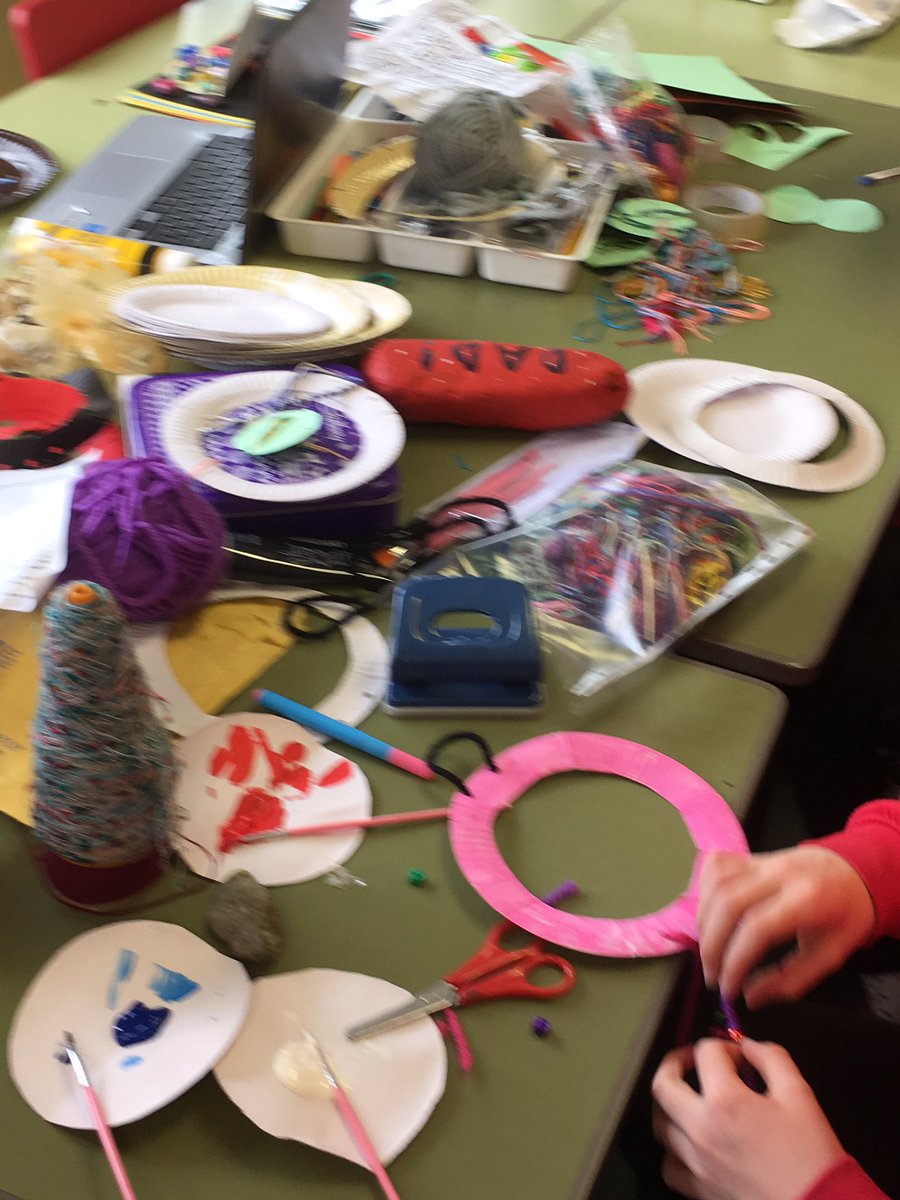 BGrovePrimary's tweet photo. Y6 entrepreneurs making their products for next weeks @VirginMoney grow £5 enterprise afternoon. #CreativeHabitsOfMind https://t.co/HbCBt0S70U