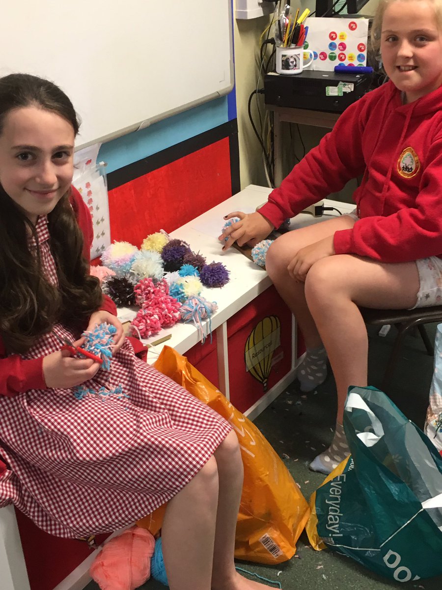 BGrovePrimary's tweet photo. Y6 entrepreneurs making their products for next weeks @VirginMoney grow £5 enterprise afternoon. #CreativeHabitsOfMind https://t.co/QxzwdAPNiQ