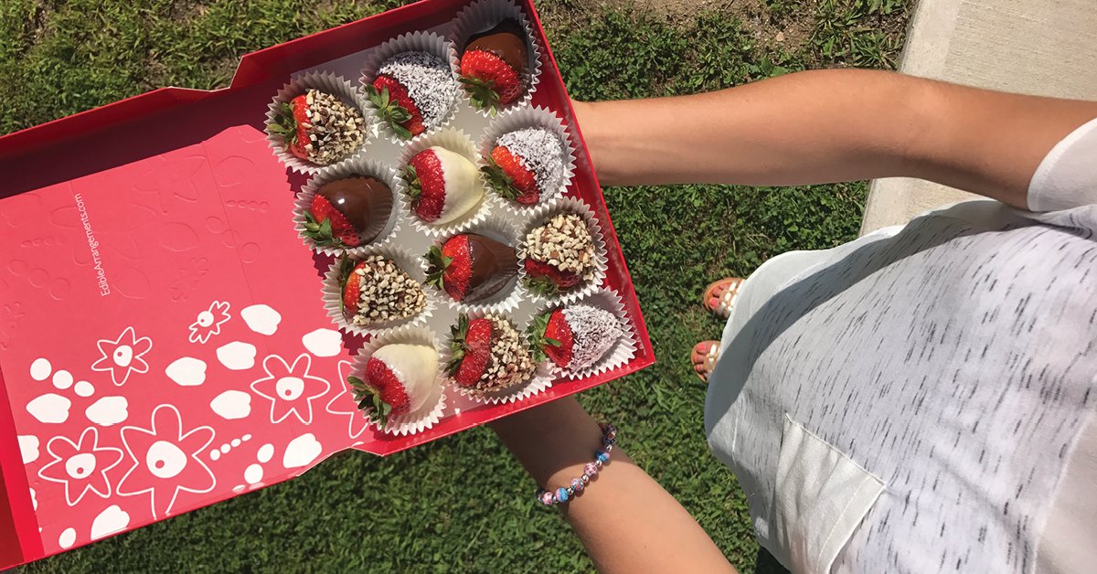 edible_indy's tweet photo. It's nice to be thought of and it's even nicer to be blessed with the gift of chocolate dipped fruit! With arrangements and boxes starting at just $29.99, you can let all your favorite people know when they cross your mind just because: https://t.co/Mg0DCzlHIY https://t.co/0dGO2TizK0