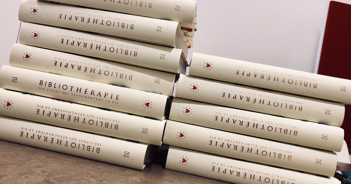 peanut_booker's tweet photo. J-6! 🥳 
Bookiners, voici la surprise n*3!
À l’intérieur de notre ouvrage, découvrez les pépites littéraires qui ont réenchanté la vie de Claire Chazal, Grégoire Delacourt, Françoise Nyssen et tant d’autres !🥰❤️
#500livresquiréenchantentlavie @HachettePrat #bibliothérapie https://t.co/lktCmXynBv