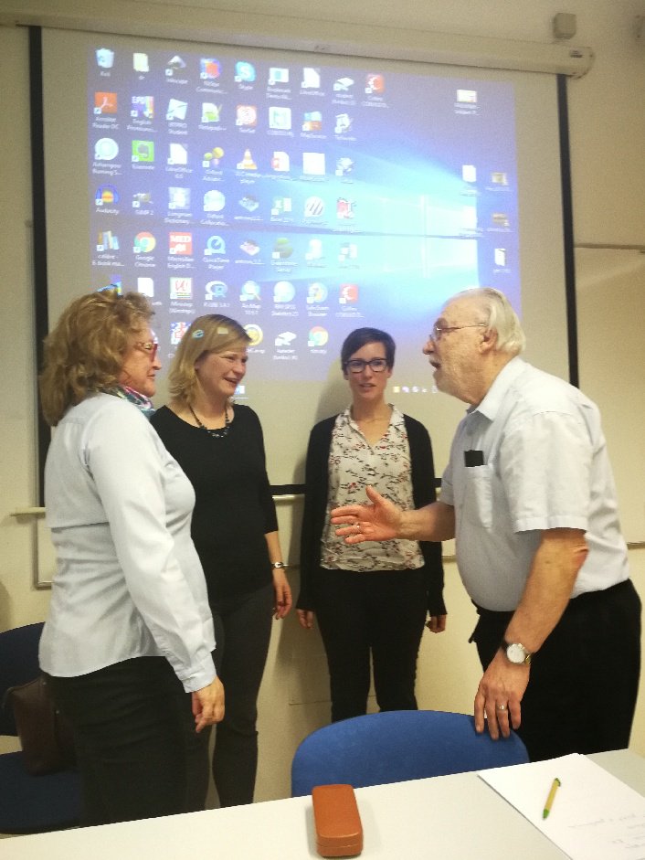 Na 1179. sestanku Lingvističnega krožka <a href="/FFLjubljana/">Filozofska fakulteta UL</a> so Barbara Pregelj, Jana Zidar Forte in Viktorija Osolnik Kunc predstavile Belo knjigo o prevajanju 2018 in razmere na področju jezikovnih poklicev (#prevajanje #tolmačenje #podnaslavljanje #lektoriranje) #belaknjigaoprevajanju