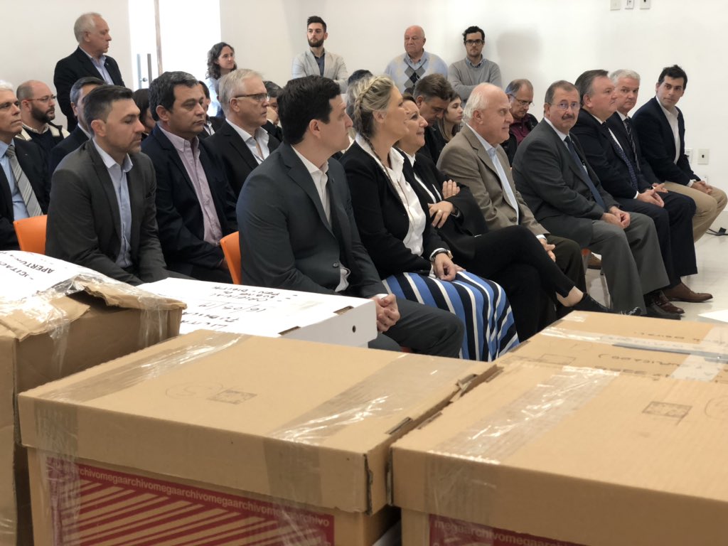 SecEEnergiaSF's tweet image. #OrgulloSantafesino 👍🏽 Somos la primera provincia que a través de su empresa de energía ⚡️ @epeoficial construirá parques de energías renovables ☀️🌬 para mejorar la calidad de su servicio #Generfe #SomosLoQueHacemos @GobSantaFe