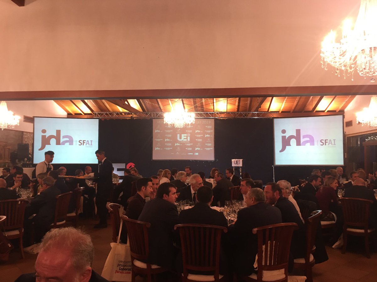 Un año mas en la nit Empresarial UEI . Es motivador encontrar tanta “savia” empresarial de gran futuro. <a href="/UEICERCLEM/">Unio Empresarial</a> #VIINitempresarialuei2019 #NitEmpresarialUEI #comelvallesnohihares <a href="/MasdeSantLlei/">Mas de Sant Lleí</a> <a href="/vilanovadvalles/">vilanovadelvalles</a> @raventosdalella