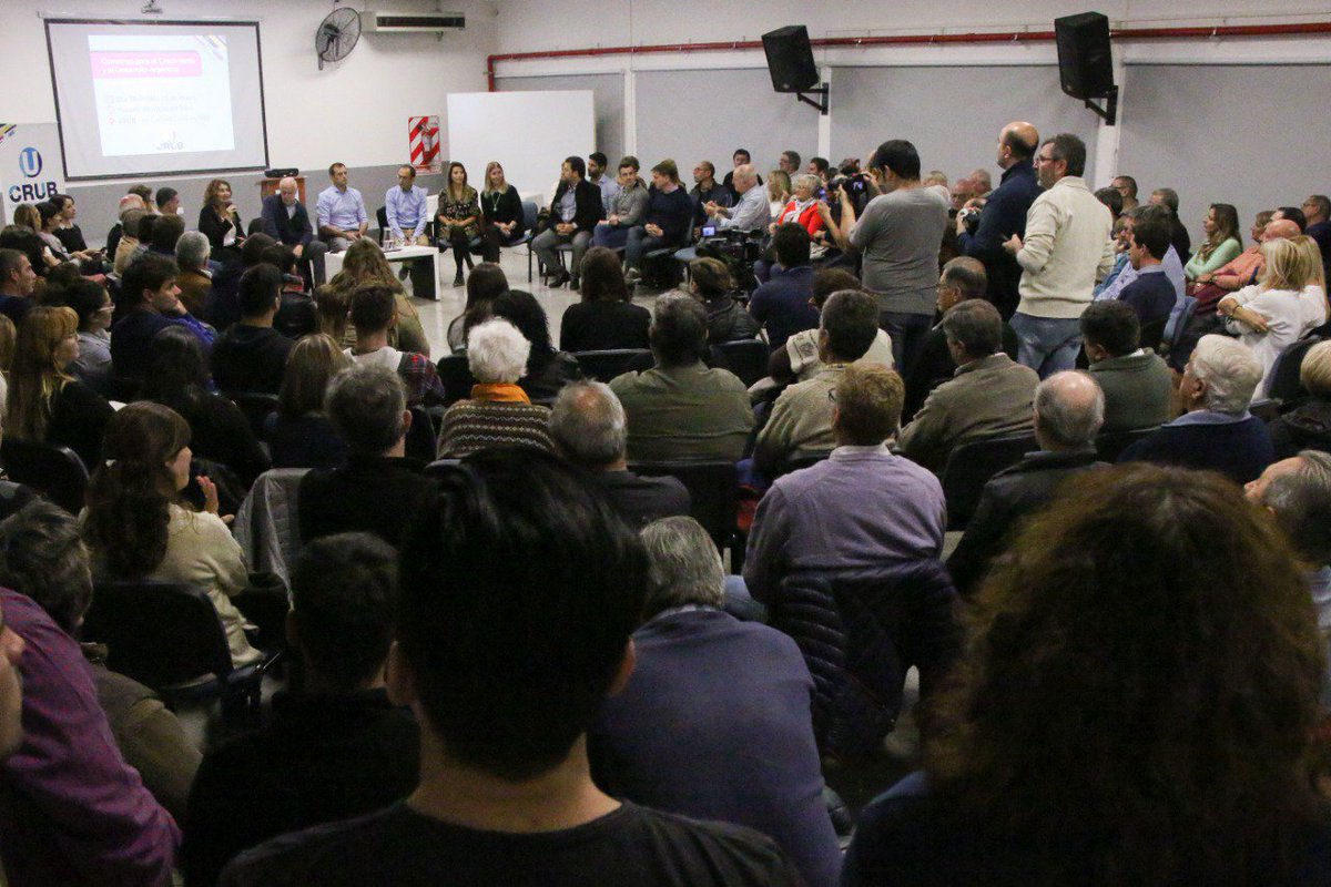 RLavagna's tweet photo. ¡Estuvimos con @BuccaBali visitando Bolívar! Argentina tiene todo para salir adelante. El consenso será base para el crecimiento y el desarrollo argentino. https://t.co/wuiEOJavFf