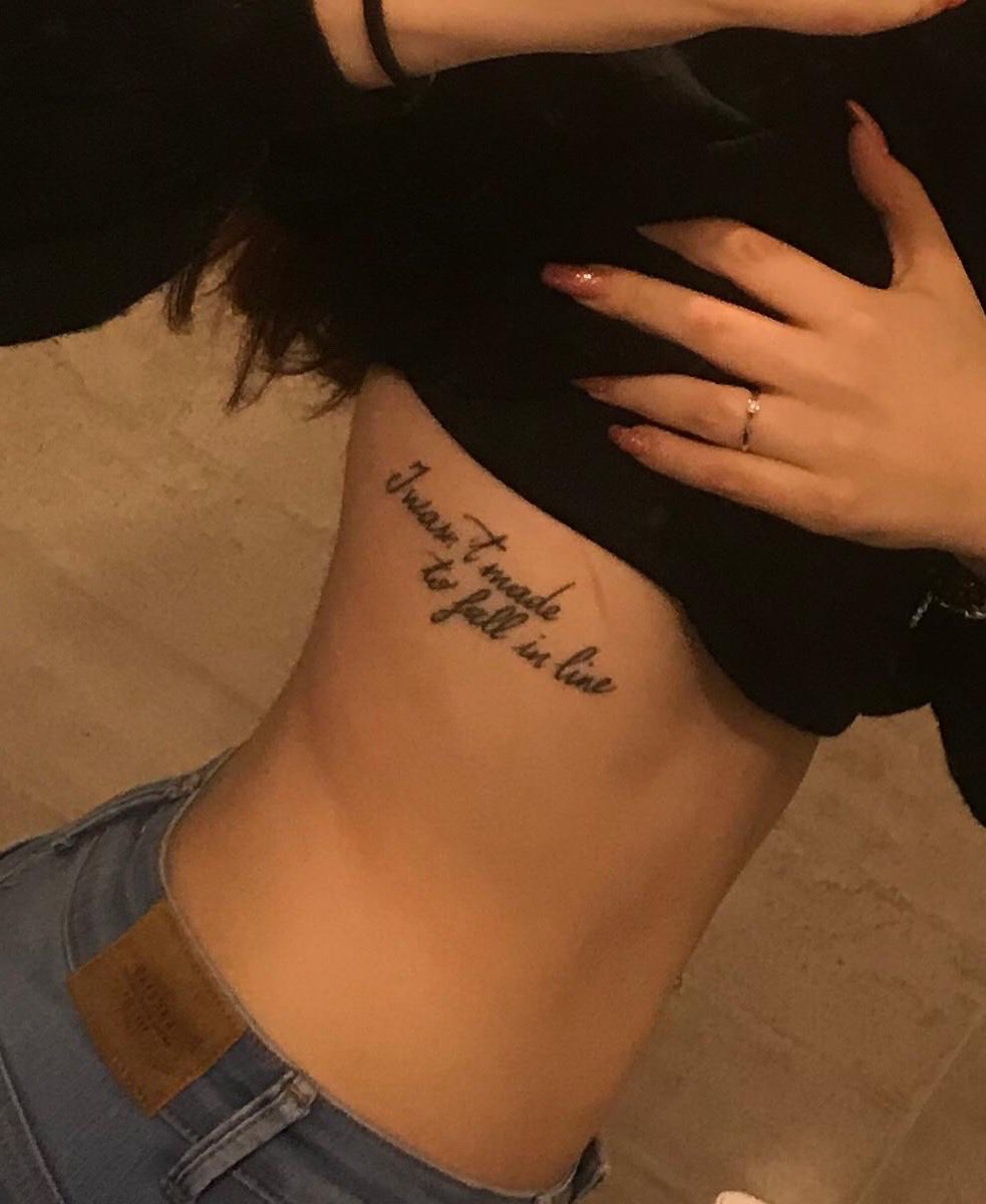 xtinabbyjane's tweet image. This song means so much to me, I get goosebumps every time I listen to it, so happy #1YearAnniversaryOfFallInLine !! @xtina #FallInLine ❤️