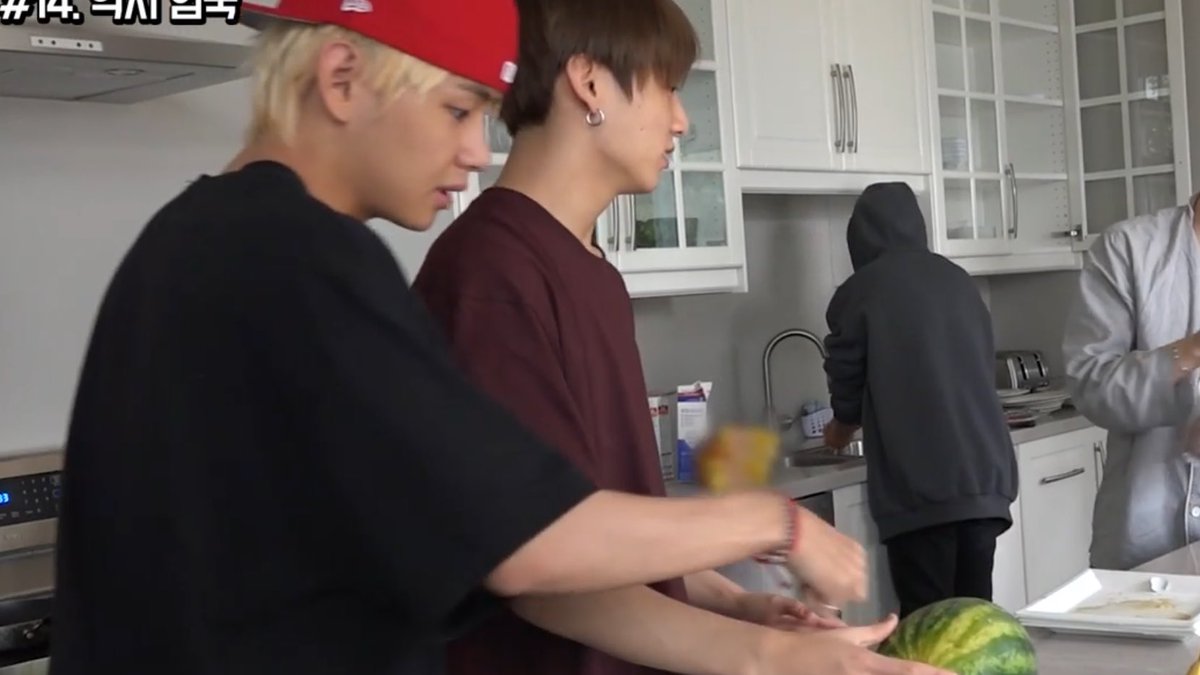 Please, save the watermelon from this children #vkook  #kookv  #taekook 