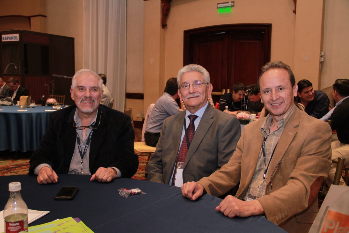 SECACV's tweet photo. Presentación del libro MANUAL DE EMERGENCIAS VASCULARES en el Congreso QUITO VASCULAR 2019!
Un libro dedicado a especialistas no vasculares, médicos generales, enfermeras. Lenguaje sencillo, full color, algoritmos de manejo, etc. 
Gracias por su apoyo! https://t.co/FLQKU1D2fk