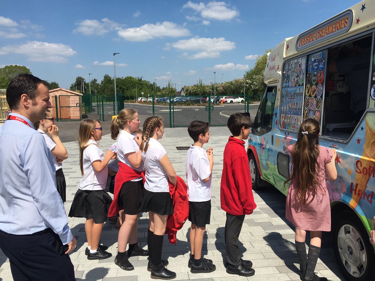 PtaHuntington's tweet photo. Lovely to see all the year 6 today smiling at end of SATs with the nice surprise of ice cream from Roberto! @HuntingtonCPS https://t.co/nLvfgkXnad