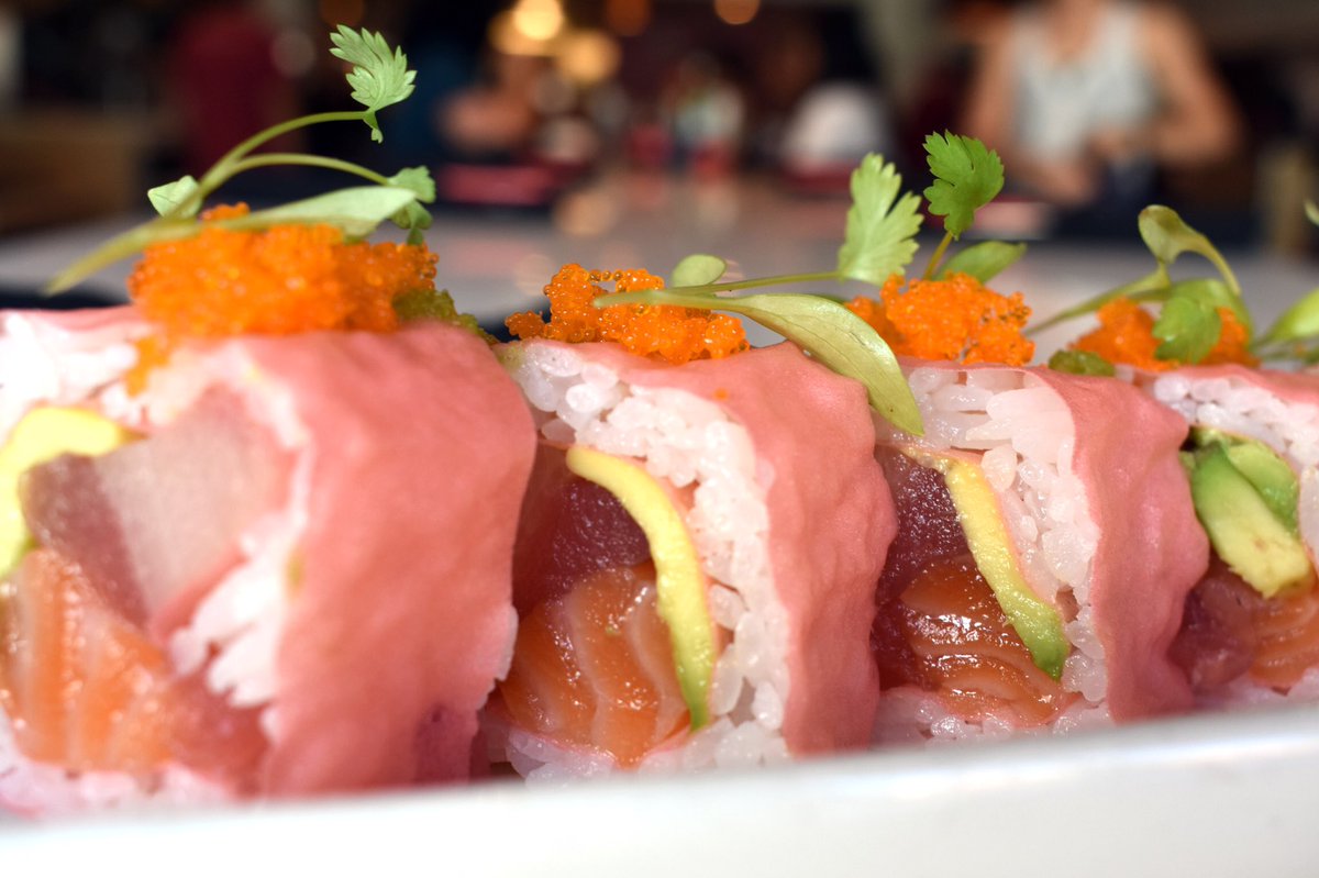 SlurpingTurtle's tweet image. Who’s that lady? Hey Pink Lady 🎶 #pinkladyroll #maki #thirstythursday #thursdaythoughts #mood #sushi
