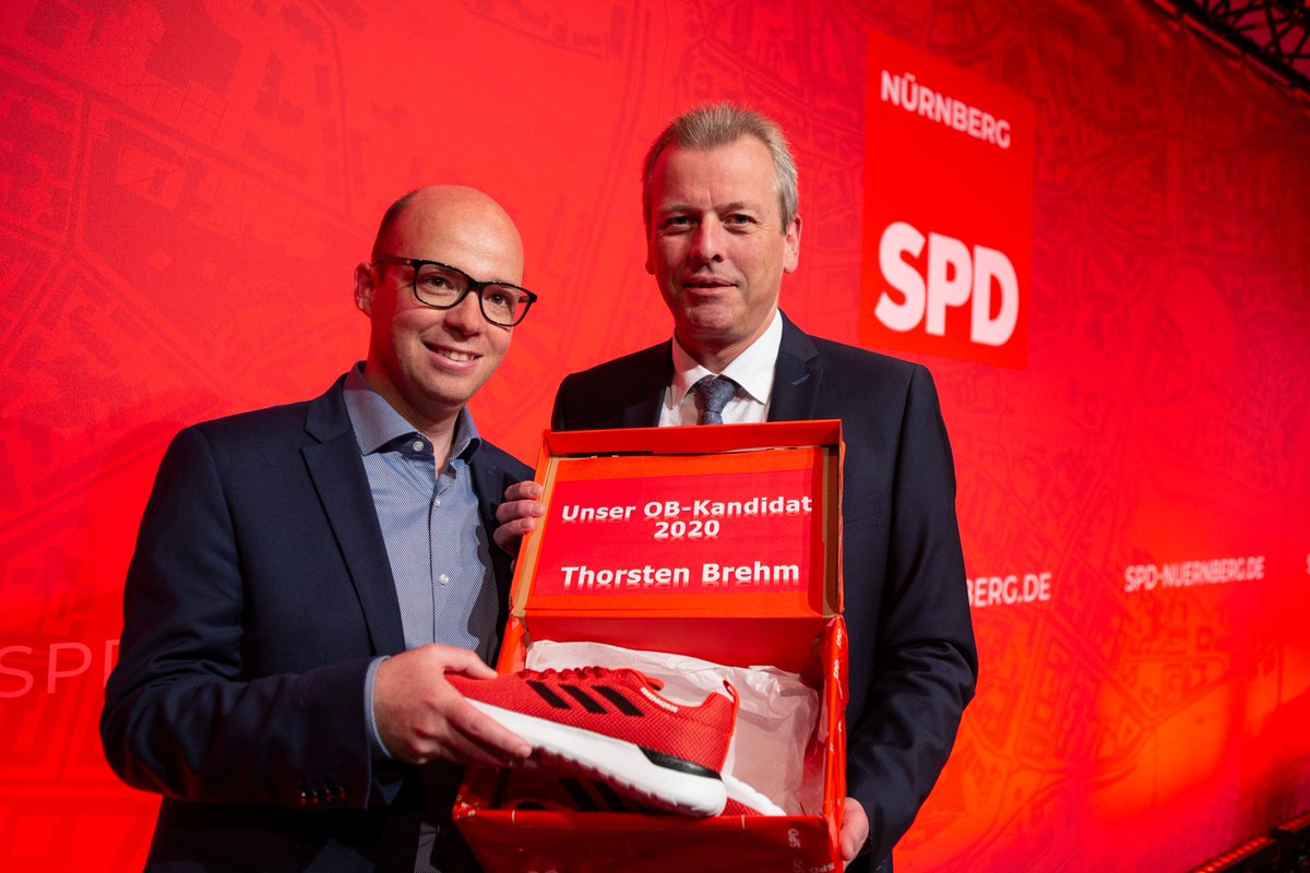 Jetzt ist es offiziell: wir haben einen Oberbürgermeisterkandidaten! Wir gratulieren @thbrehm, der heute mit 91,16% nominiert wurde! #brehm2020 #spd #nuernberg