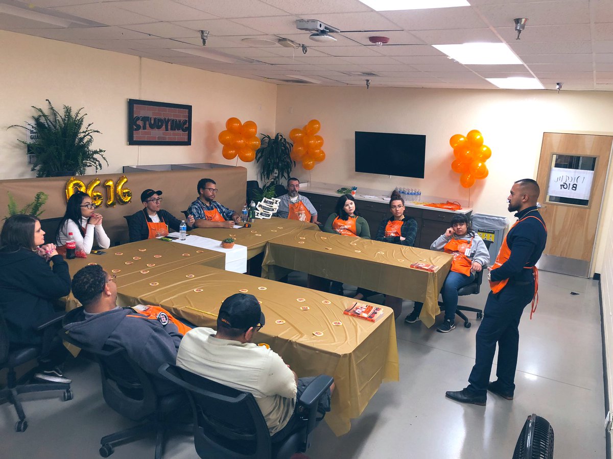 Catngu88's tweet photo. Career Day ✏️ 📚 #Careerday #teachtraindevelop #0616 #orangeblood https://t.co/VVtj7rNs7S