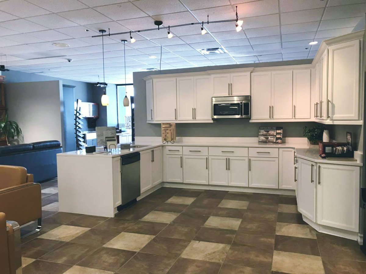 SCDesignCenter1's tweet image. Take a look at one of our showroom displays!
Are you looking for any design ideas with white cabinets?
Stop in and visit our showroom to meet with our talented and creative designers.