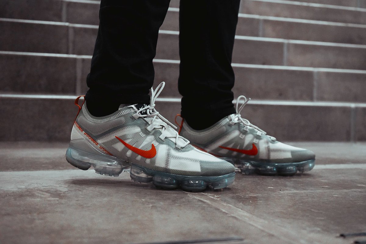 vapormax without socks