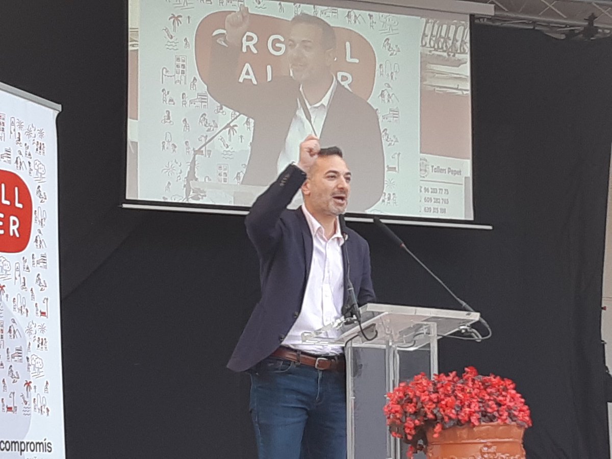 rafacliment_'s tweet photo. Junt a @joanbaldovi hem estat a la presentació de la candidatura de @jordi_juan i tot el seu equip @CompromisTVN.
Un projecte per als vallers i valleres encetat fa 8 anys i que ha de seguir endavant per fer de Tavernes una ciutat per a les persones.
#orgullvaller https://t.co/Br38QW2vzb