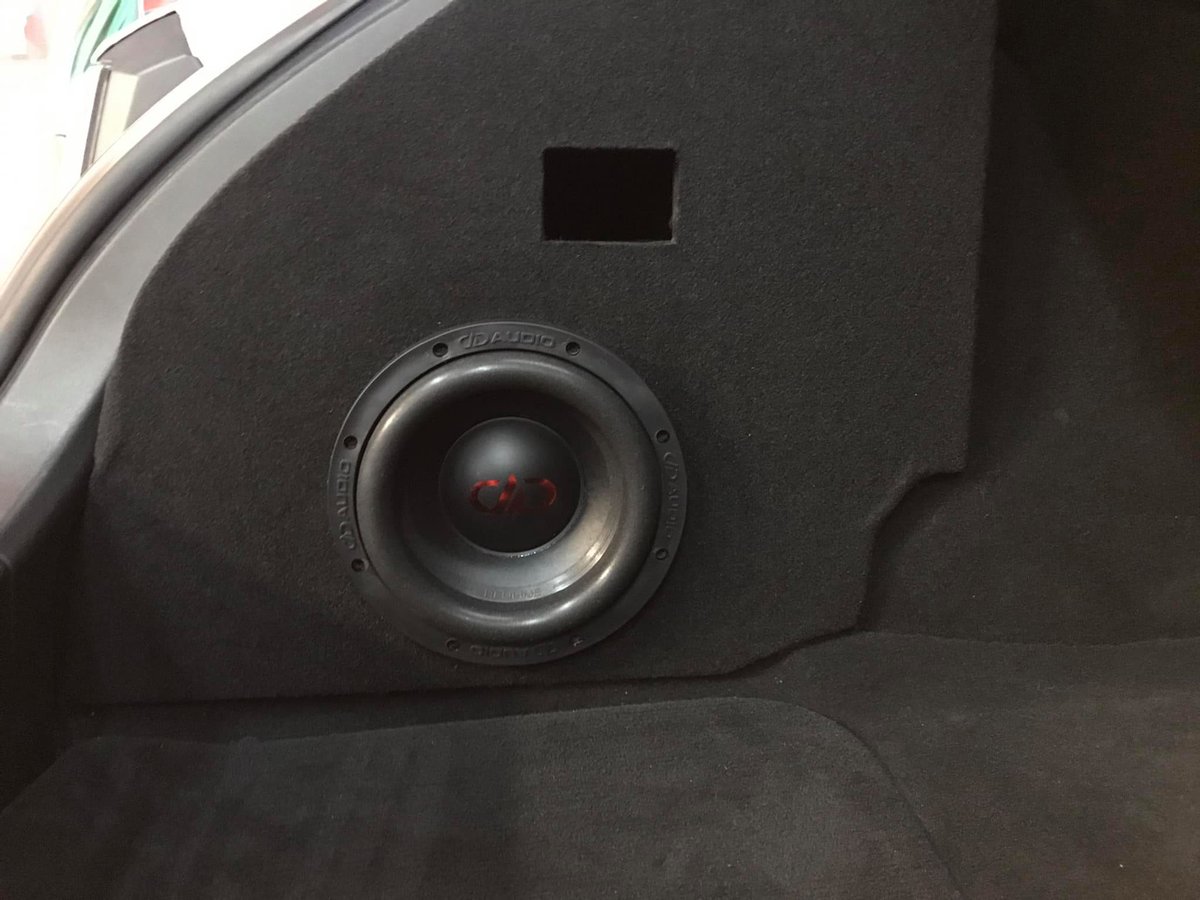 DDaudio's tweet image. This 2014 @Tesla Model S got a DD Sound Upgrade using our 8" DD REDLINE 608 Sub and DM1000a amp. Install by 514 Cartunes. 
#upgradeyoursound #tesla