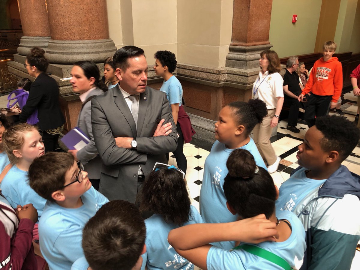 MrsHinthe217's tweet photo. Some of our fifth graders had the honor of attending the @OurAmVoice summit today! We presented our community service project, then met with @Bill_Brady and @RepTimButler at the State Capitol to share with them our learning and our experience. @schooldist186 #186pride #leaders https://t.co/memxBuS9kZ