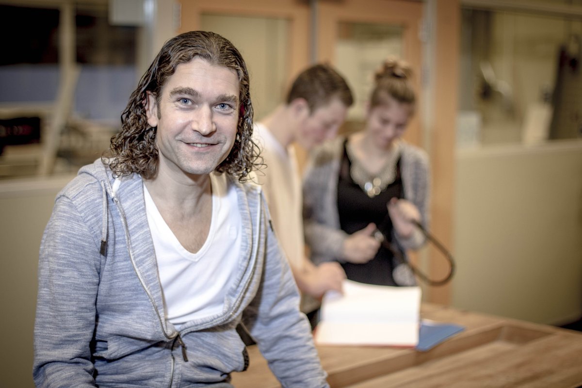 Dit najaar start een nieuwe ronde van het traject Hybride Techniekopleiders. Met het project worden vakmensen opgeleid tot hybride docent. Zo brengen zij de praktijk naar het onderwijs én werken ze aan hun eigen ontwikkeling. Ga voor meer info naar:  ow.ly/20PF50u94PQ