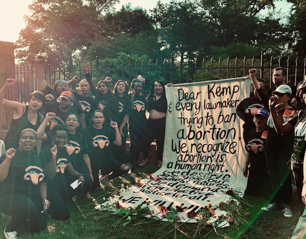 SPARKRJNOW's tweet image. Yesterday SPARK along with our partners dropped a letter at Governor Kemp’s mansion! 
THE FIGHT IS NOT OVER!
#NoAbortionBansGA #PissedOffPeaches @SisterSong_WOC @SisterLoveInc @NARALGA @napawf_atl @Snap4Freedom @ignitekindred @ARC_Southeast @WomenEngaged @PPSE_Advocates