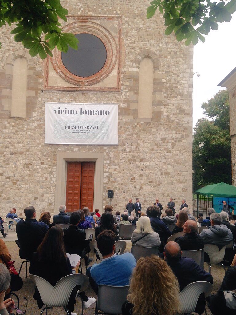 vicino/lontano tweet media