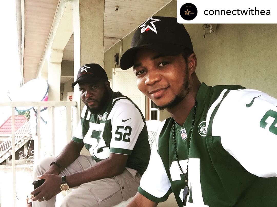 tEeJustine's tweet photo. Rep your Brand always #EA Meets #NIKE 🔥.
.
.
@connectwithea meets @nike .
#cc_ @BigDelymo2 @tEeJustine
.
.
.
#EA_Awards #Selfie #Phonephotography #Shotwithiphone #jersey #nike #Africa #Nigeria #GreenJersey #GreatnessSZN https://t.co/KzgCTgfU0T