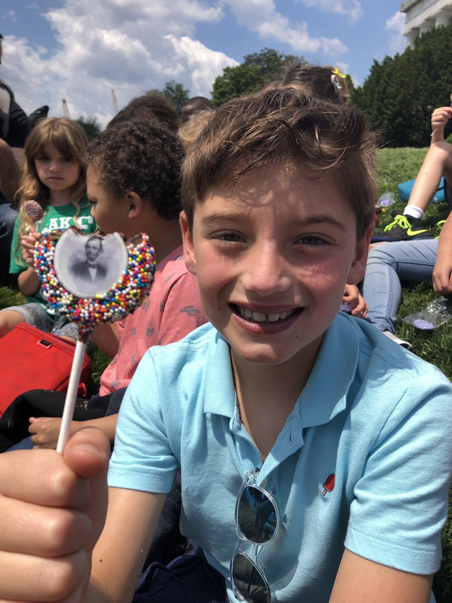 MrsGoff88's tweet photo. What a PERFECT day taking the kids to see a play @fordstheatre and then eating lunch next to the Lincoln Memorial!! ☀️🎭 🚌 🍫🇺🇸 #LRESPride #AbrahamLincoln https://t.co/zIE32wts0n