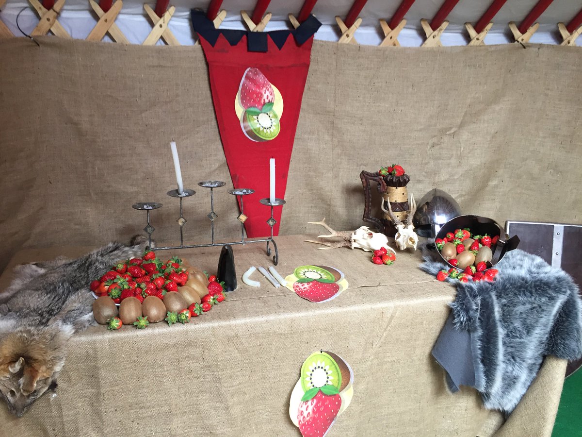 🔴 Presentamos #BattleOfFlavors, 4⃣ nuevos sabores de <a href="/Fanta_Esp/">Fanta España</a> que competirán en una auténtica batalla al más puro estilo medieval con la que, en España, Fanta ya no será solo Naranja o Limón. #FantaByUs 👉 bit.ly/fanta-naranja-…