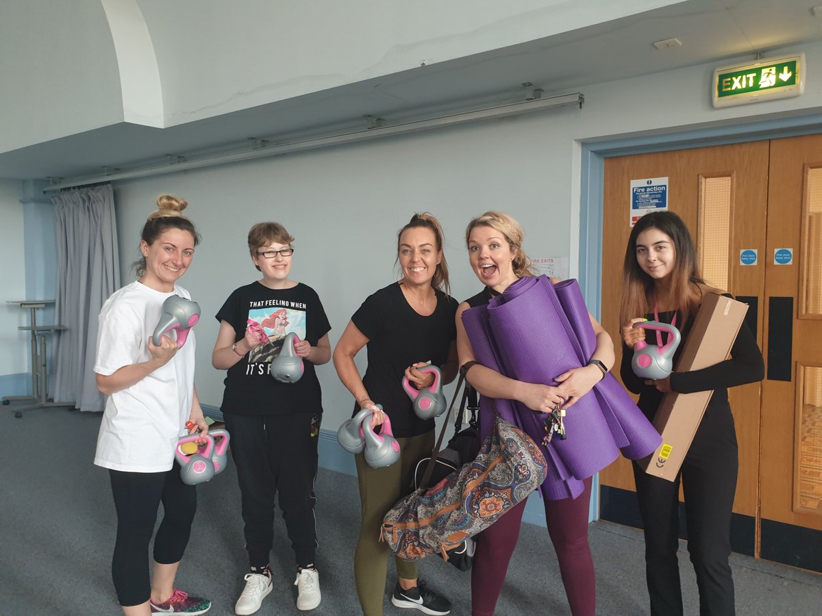 ComIntCare's tweet photo. BRILLIANT BITE-SIZED SESSIONS 🙌

On Tuesday, several Support Services colleagues held bite-sized sessions where they taught others new skills 😊

We had...
Flash fiction writing 📝
CPR 🏥
Yoga 🙇‍♀️
Kettlebells 🏋🏽‍

#LAWW2019 @LAWWeekWire https://t.co/1p63dpixEK