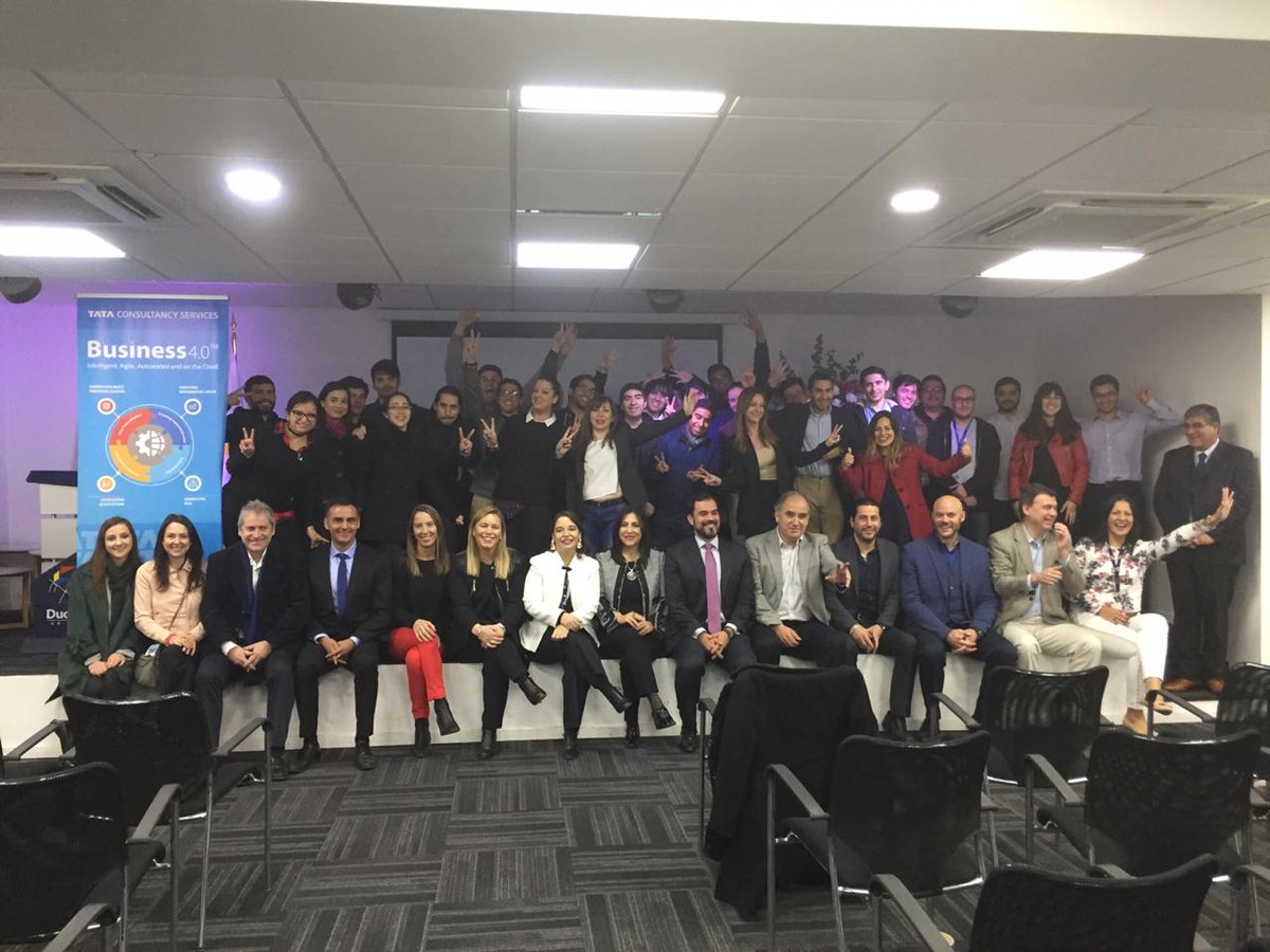TCS_Latam's tweet photo. Apoyando el desarrollo del capital humano del país a través de la capacitación de jóvenes talentos en conjunto con DUOC UC. Esperamos con las puertas abiertas a estos alumnos que con mucho entusiasmo se están capacitando en Tecnología en la era del Business 4.0. #business4dot0 https://t.co/8acWqb02ua