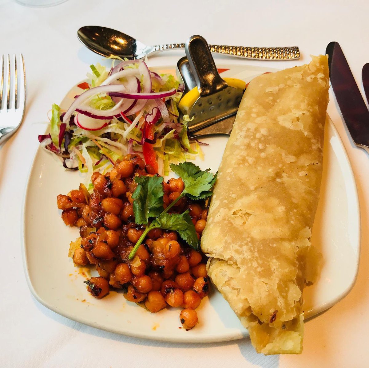 ItihaasDalkeith's tweet photo. Chana Puri. Chick peas cooked in a fresh herbs and spices with a sweet and savoury sauce.
https://t.co/CxEOLndaKa
#chanapuri #vegetarian #indianfood #eats #edinburghfood #edinburghrestaurant #indianrestaurant #dalkeith #itihaas https://t.co/BIIxsRzEz8