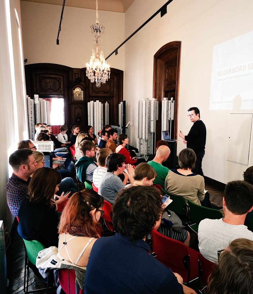 ForesightGent's tweet photo. Veel Interesse @DesignMuseumBE voor de #MOTFP klankbordsessie. Na een voorstelling van de 1ste testresultaten, stavaza gebruikersonderzoek en learnings, gingen de deelnemers zelf met een sensor rond de nek op verkenning. #AI #IoT #cityofthings #museumvandetoekomst #Gent https://t.co/dvfSiVjiJH